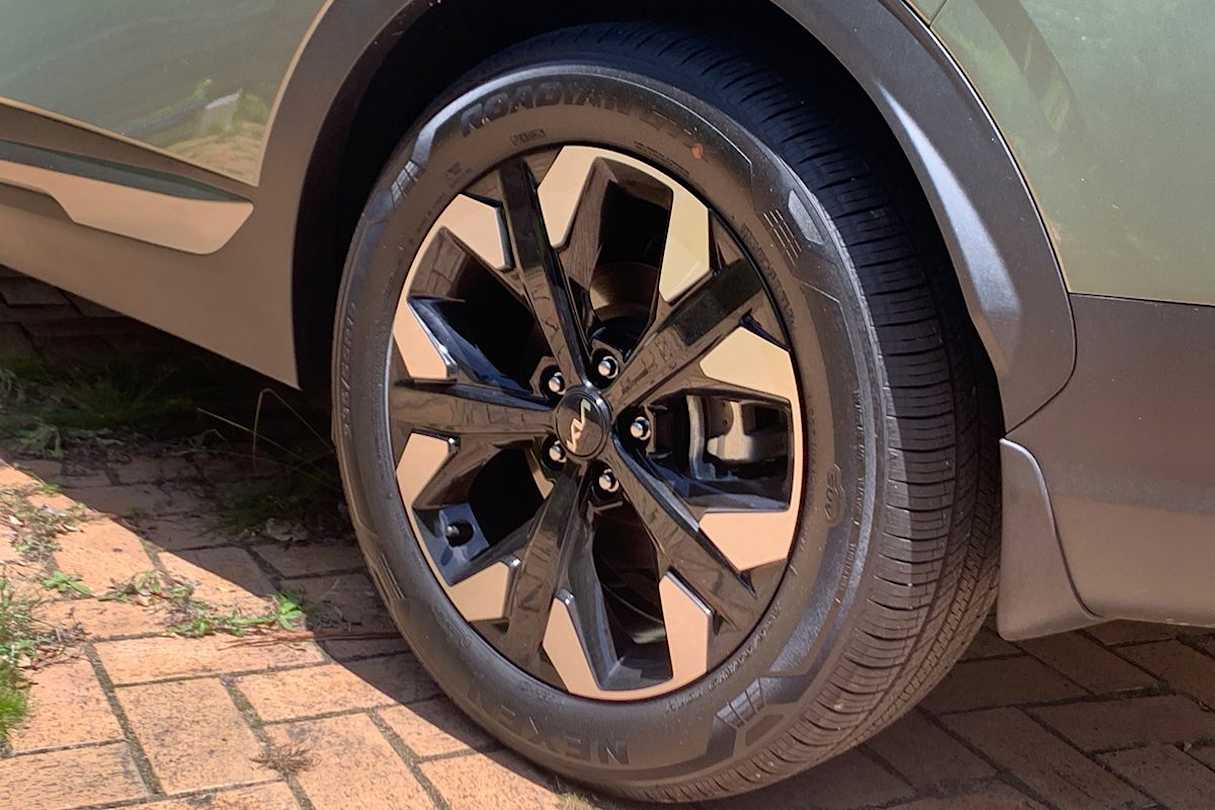 Nice big alloy wheels - 19s, in the case of the new GT-Line. (Image: Matt Campbell)